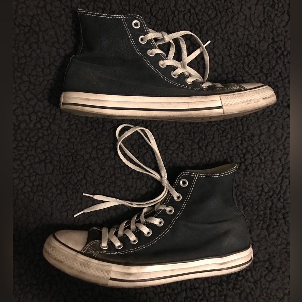 Converse size 9 Mens 11 Women’s